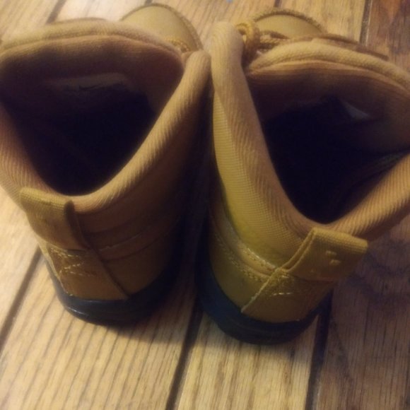 Toddler Nike Boots - Picture 3 of 4